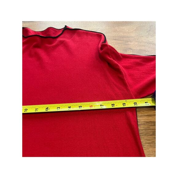 Chico’s Size 1 Red Long Sleeve Cotton Blend Top Black Piping Trim Neck & Sleeves - Picture 6 of 7